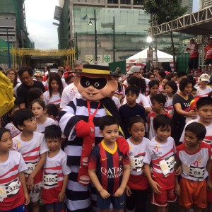 kids run at Mc Donalds Happy Stripes run